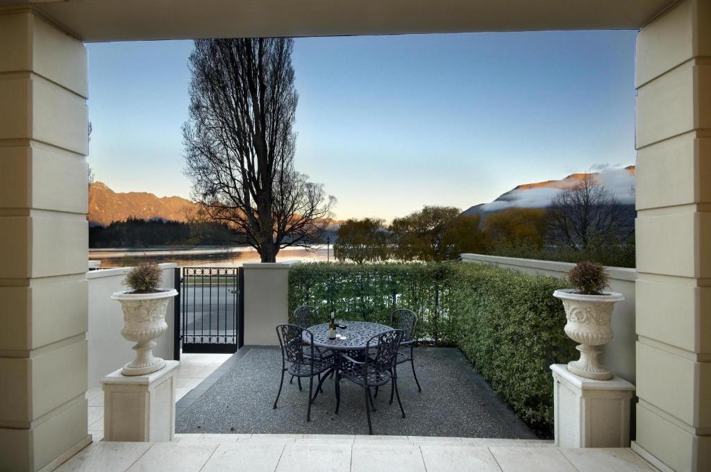 Esplanade Queenstown By Staysouth Екстериор снимка