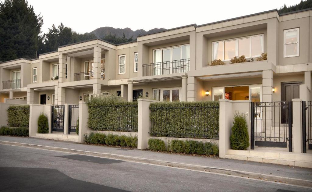 Esplanade Queenstown By Staysouth Екстериор снимка